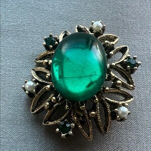 Vintage-Inspired Green and Gold Floral Brooch